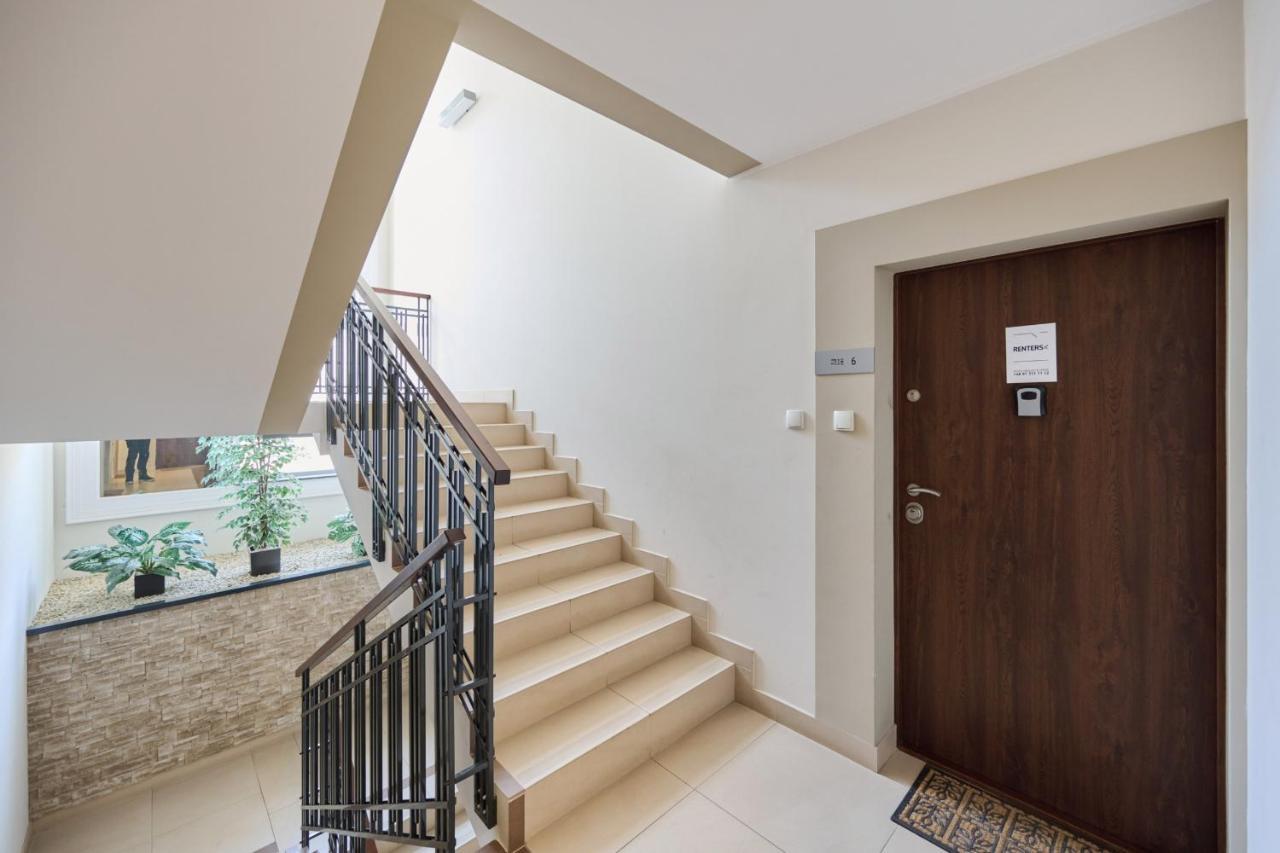 Elegant 1 Bedroom With Balcony In By Renters