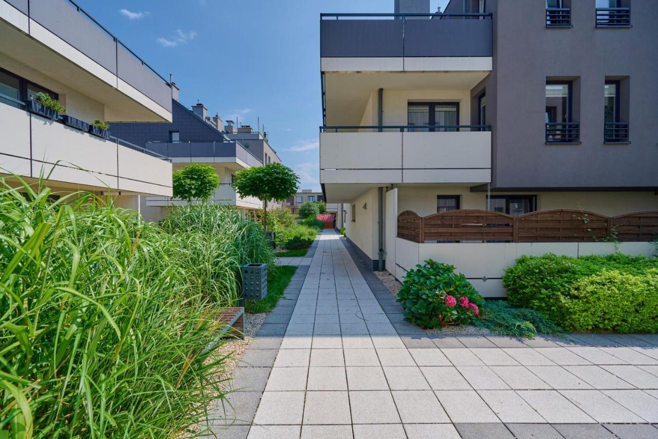 Apartment Elegant 1 Bedroom With Balcony In By Renters