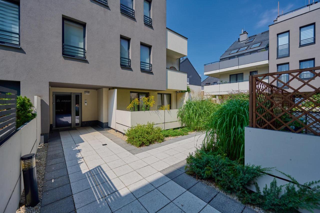 Elegant 1 Bedroom With Balcony In By Renters Apartment Wroclaw