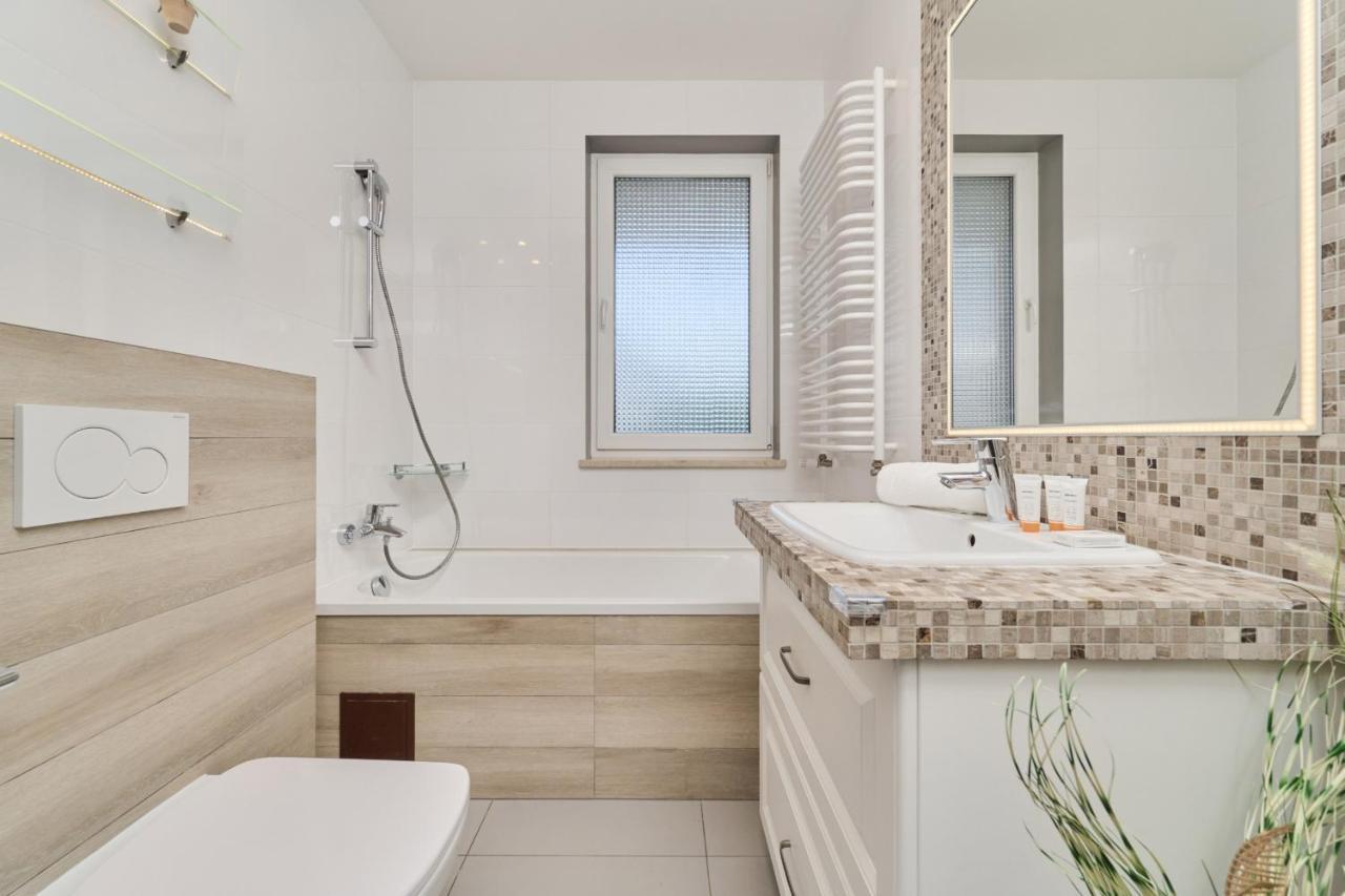 Apartment Elegant 1 Bedroom With Balcony In By Renters