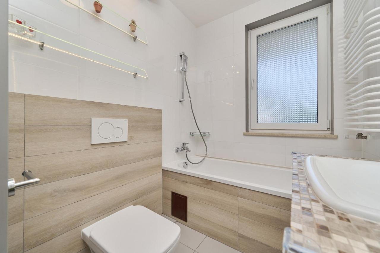 Apartment Elegant 1 Bedroom With Balcony In By Renters Wroclaw