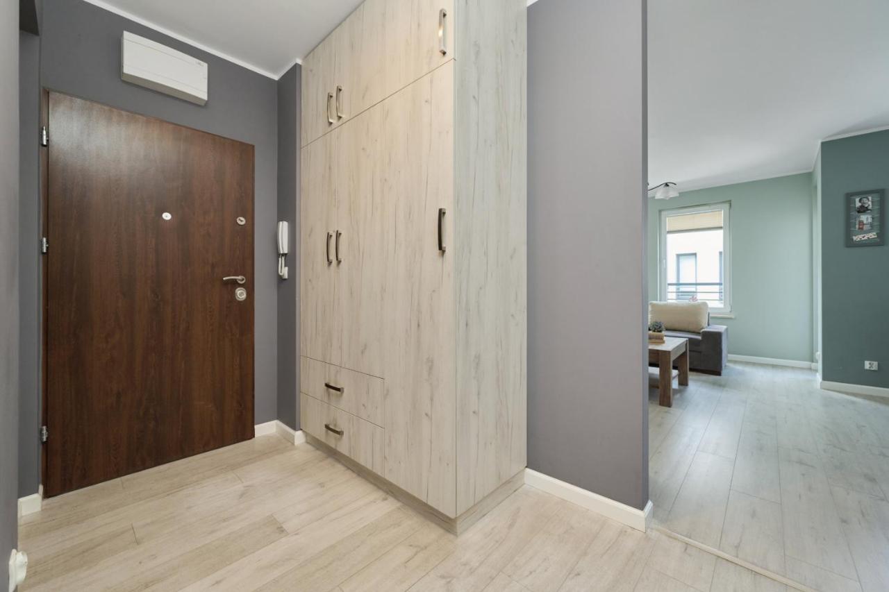 Apartment Elegant 1 Bedroom With Balcony In By Renters